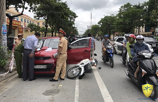 Mức phạt hành vi mở cửa ô tô gây tai nạn giao thông